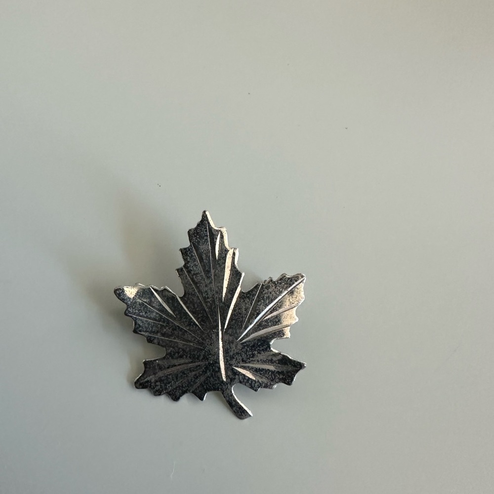 Canada’s Birk’s jeweler sterling silver maple leaf brooch